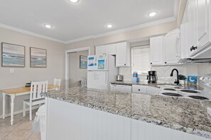 Townhome, 1 Queen Bed (Capri by the Gulf 119) | Private kitchen