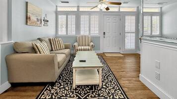 House, Multiple Beds (Capri by the Gulf 123) | Living area