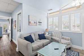 House, Multiple Beds (Capri by the Gulf 123) | Living area