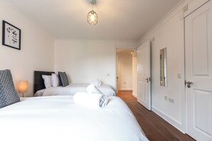 2 chambres, fer et planche à repasser, Wi-Fi, draps fournis