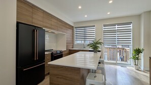 Micro-ondes, four, plaque de cuisson, lave-vaisselle