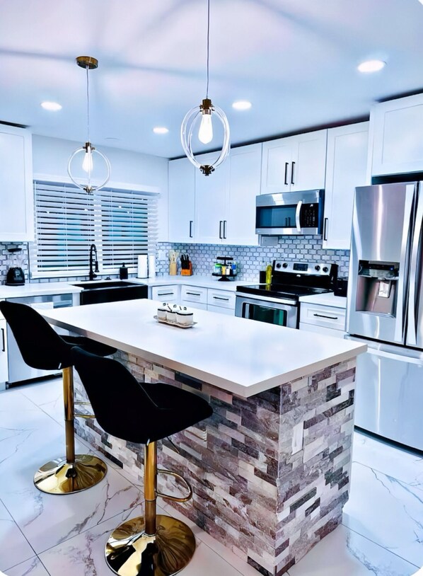 Microwave, oven, stovetop, dishwasher - 4BD 2BA Home with Spectacular MountainViews:Heated Pool, Putting GRN, BBQ & More (Phoenix)