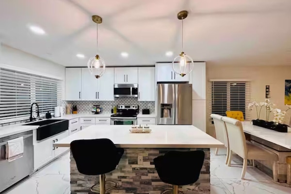 Micro-ondes, four, plaque de cuisson, lave-vaisselle