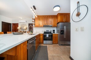 Refrigerador, microondas, horno y lavavajillas