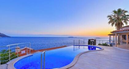 Villa Sufii with Private Sea Platform