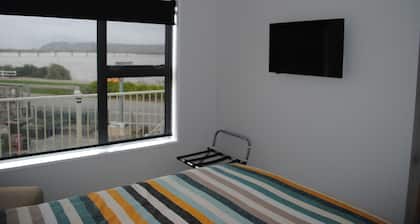 Enviable Location with True Comfort - Hoki Boatshed Holiday Accommodation