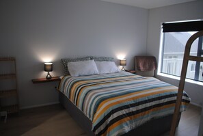 2 عدّة غرف نوم وواي فاي وملاءات أسرّة