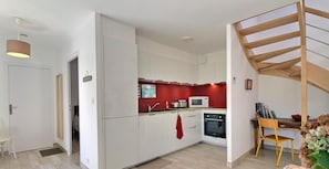 Kühlschrank, Mikrowelle, Ofen, Herdplatte