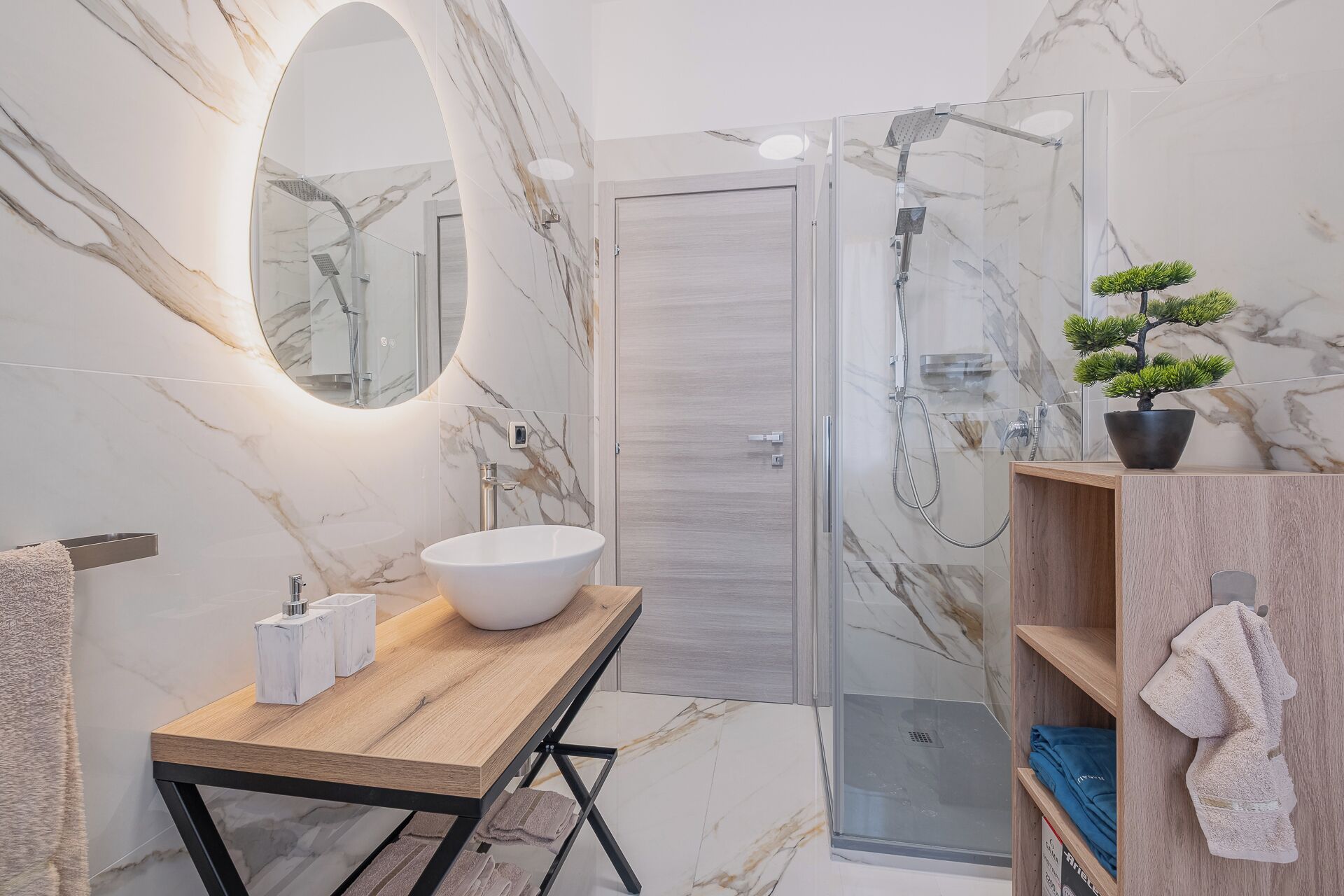 Doccia, bidet, asciugamani, sapone