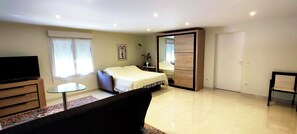 1 bedroom, desk, iron/ironing board, free WiFi