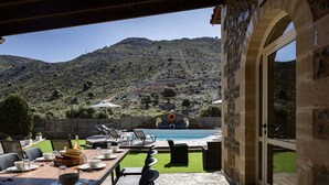 An outdoor dining area with a pool and mountain view. - Villa Pasiphae - With Private Pool (Garazo)