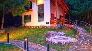 Cabin, 1 King Bed | Free WiFi