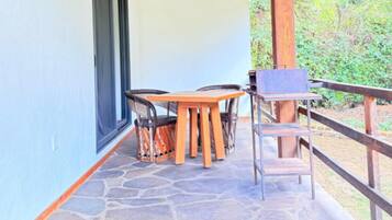 إطلالة على الفناء