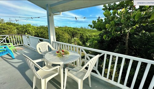 Blue Skies, a Gorgeous Vacation House in Rainbow Bay, Eleuthera