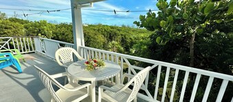 Blue Skies, a Gorgeous Vacation House in Rainbow Bay, Eleuthera