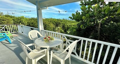 Blue Skies, a Gorgeous Vacation House in Rainbow Bay, Eleuthera