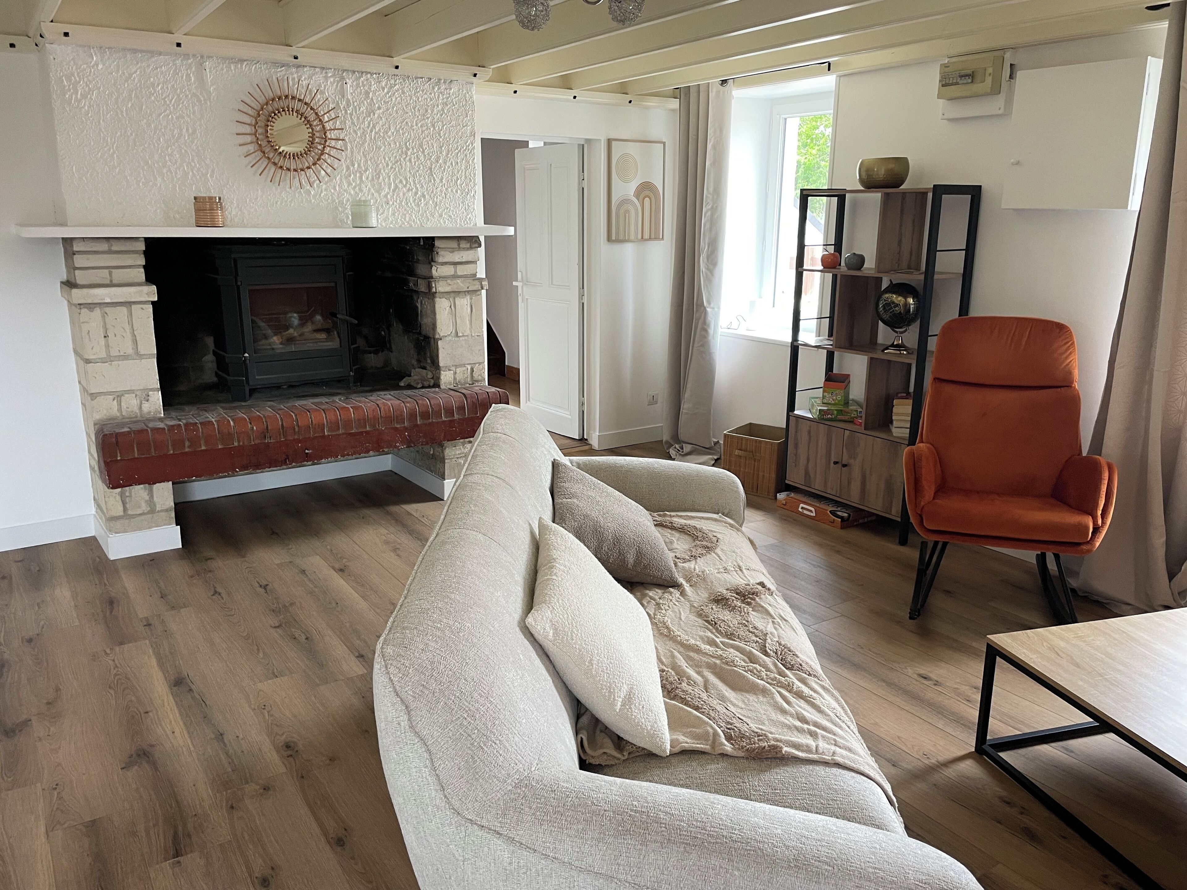 Smart TV, fireplace, books