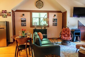 Smart TV, stereo - Discovery Ridge Studio-A Peaceful Country Getaway (Port Townsend)