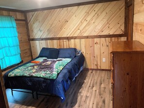 2 bedrooms, bed sheets - Fabulous cabin with AC in Sevierville (Sevierville)