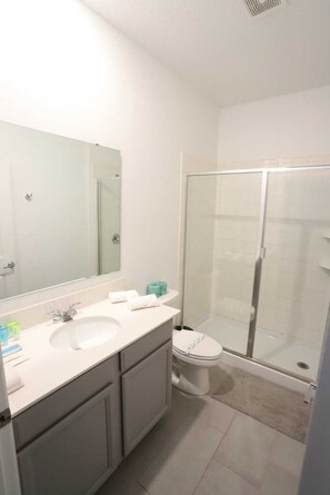 Hårtørrer, håndklæder, Sæbe, Toiletpapir