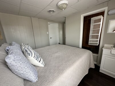 Newly renovated 2 bdrm apartment in downtown (24)