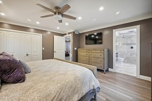 2 bedrooms, iron/ironing board, WiFi, bed sheets