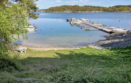Lovely home in Lillesand with sauna