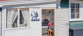 Lovely home in Lillesand with sauna
