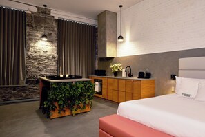 Iron/ironing board, travel crib, WiFi, bed sheets