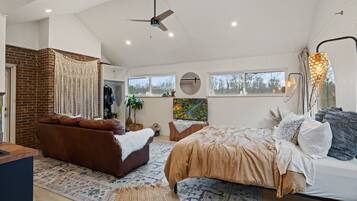 6 habitaciones, tabla de planchar con plancha, wifi y ropa de cama