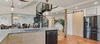 Spacious Retreat: Near GVL & AVL, Luxe Touches