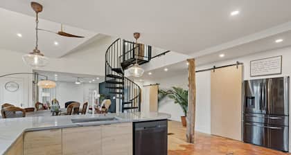 Spacious Retreat: Near GVL & AVL, Luxe Touches