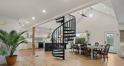 Spacious Retreat: Near GVL & AVL, Luxe Touches