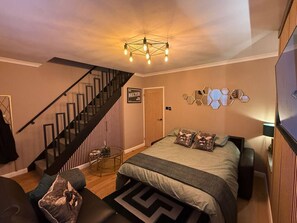 2 bedrooms, iron/ironing board, internet, bed sheets