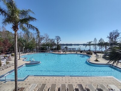 Lakefront Corner 2 Bedroom 2 Bathrooms Lakefront Condo - 1 mile to Disney World