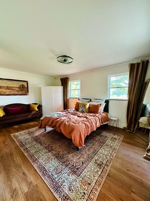 3 室のベッドルーム、アイロン / アイロン台、WiFi、ベッドシーツ