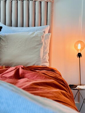 3 chambres, fer et planche à repasser, Wi-Fi, draps fournis