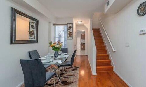 Charming Townhouse Sleeps 7 W/Private terrace + Garden
