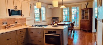 Charming 4-bedroom cottage with AC, WiFi on Little Sebago Lake waterfront
