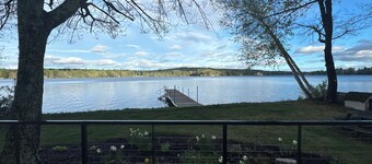 Charming 4-bedroom cottage with AC, WiFi on Little Sebago Lake waterfront