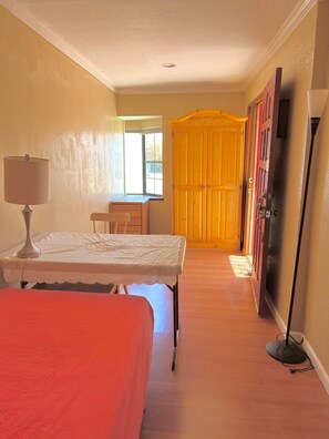 6 chambres, fer et planche à repasser, Wi-Fi, draps fournis