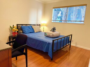 6 bedrooms, iron/ironing board, WiFi, bed sheets