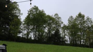 Banyera d'hidromassatge a l'aire lliure