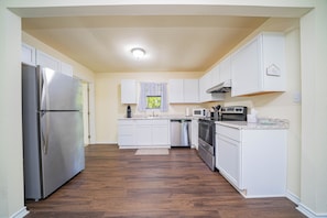Microwave, oven, stovetop, dishwasher - THE WELL HOUSE at SELAH RESORT (Avinger)