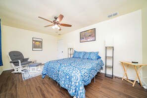 2 bedrooms, WiFi, bed sheets - THE WELL HOUSE at SELAH RESORT (Avinger)