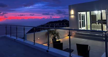 Zafira Luxe 1-bedroom villa with sauna, steam, sunset views, AC, WIFI in Tortola