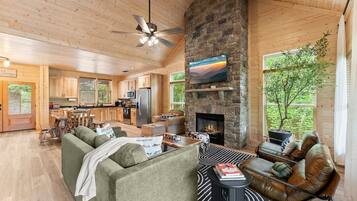 Smart TV, chimenea y tenis de mesa