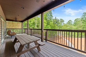 Outdoor dining - Lakefront Cabin | Hot Tub & Dock | Near Helen (Cleveland)