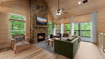 Smart TV, chimenea y tenis de mesa