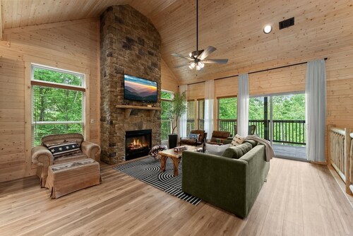 Lakefront Cabin | Hot Tub & Dock | Helen Vista